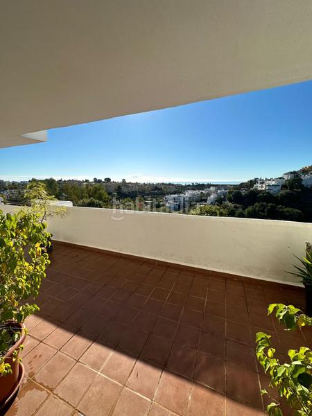 Foto 01447d15-d2b6-4e40-af00-1d4605bcfb24. Rent flat with parking pool in La Concha - Resina Golf Estepona