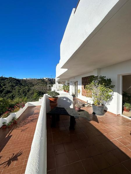 Foto 2fec9b14-30de-4f14-a391-7d90820a5b6b. Rent flat with parking pool in La Concha - Resina Golf Estepona