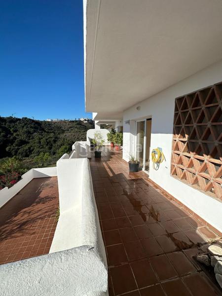 Foto 57499a93-9703-4b05-b7c9-8b2fd6537d39. Rent flat with parking pool in La Concha - Resina Golf Estepona