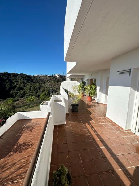 Foto 6c2a635a-a2f7-4e8b-8d2d-e60dcbb34e63. Rent flat with parking pool in La Concha - Resina Golf Estepona