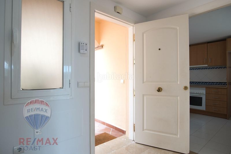Foto 8e95b524-1464-4fc8-873e-3b056cd4bdd1. Casa aparellada amb aparcament piscina a Mijas golf Mijas