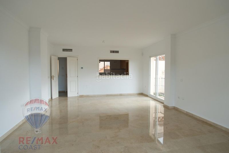 Foto fd618e60-308f-41ac-9c71-9a68a2b79c8f. Casa aparellada amb aparcament piscina a Mijas golf Mijas