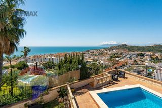 Chalet in Calle becquer 2. Espectacular villa con vistas panorámicas en la cala del moral
