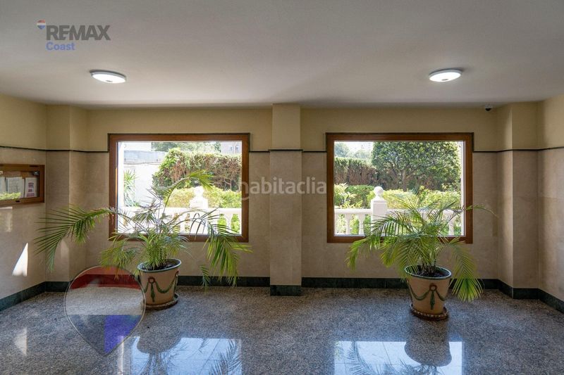 Foto 0b08eb66-6676-487a-b37d-77b1ce625228. Pis amb aparcament piscina a Playamar - Benyamina Torremolinos