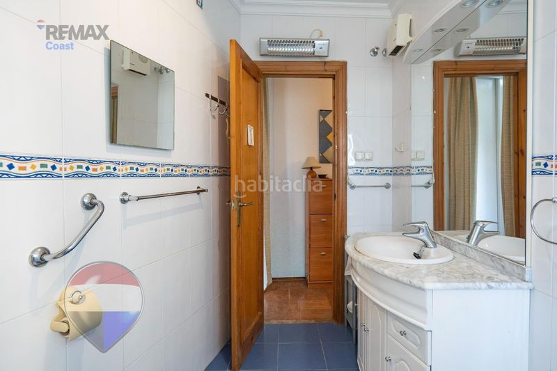 Foto 660ad606-8c16-45f5-a81a-8eb38616356c. Pis amb aparcament piscina a Playamar - Benyamina Torremolinos