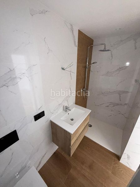 Foto cbf13100-10bb-43ca-bc28-2c8efef2997c. Edifici a El Bajondillo Torremolinos
