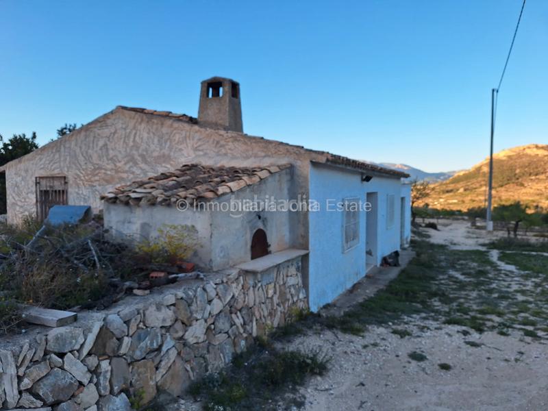 Foto 4fb1cbcb-1974-420d-8284-eb0b687c84b1. Xalet amb aparcament a Relleu