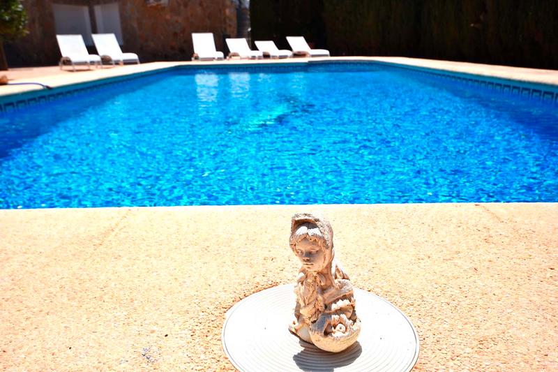 Foto a9396c61-d8b2-4fb3-9cee-d0f76d18de84. Chalet avec parking piscine dans Oltamar - Cucarres Calp