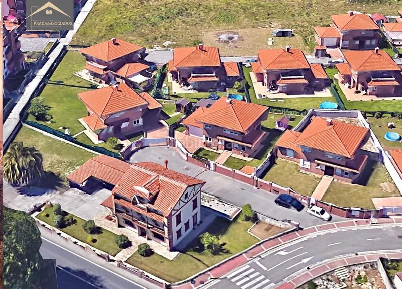 Foto 9bced808-8425-4d9b-8389-6dd42e56bb4e. Xalet amb calefacció aparcament piscina a Alisal - San Román Santander