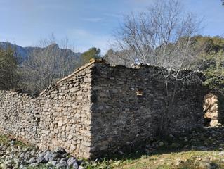 Finca rústica a Vall de Gallinera. Bonita finca rústica con corral