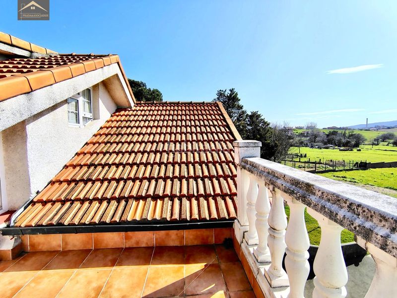 Foto e82f0d0f-fa4a-40bf-b6e5-e9c7f98e74a7. Xalet amb aparcament a Suances