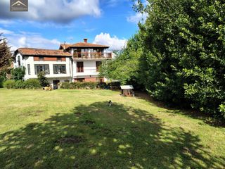 Casa aparellada a Ribamontán al Monte. Casa pareada con gran parcela.
