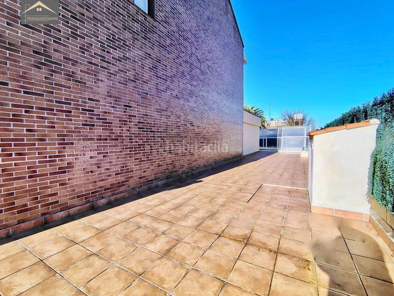 Foto b3b142d8-13b5-49a2-b10a-e2f32e050573. Casa bifamiliare con riscaldamento parcheggio piscina in Santa Cruz de Bezana
