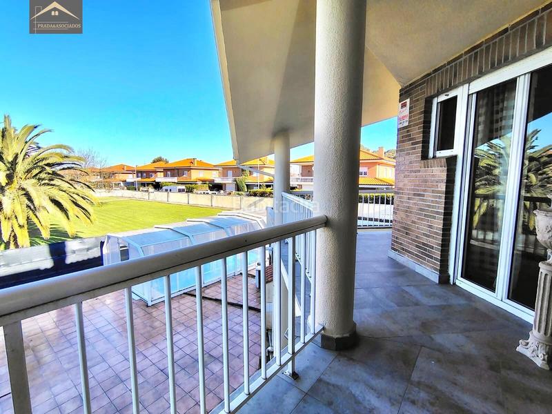 Foto df4bbe76-0d1c-4c1c-ad3e-16a488dc8e23. Casa bifamiliare con riscaldamento parcheggio piscina in Santa Cruz de Bezana