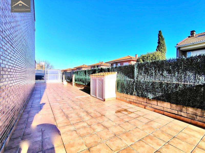 Foto e7d6005a-935f-45e7-a3a3-8a39d5df0356. Casa bifamiliare con riscaldamento parcheggio piscina in Santa Cruz de Bezana