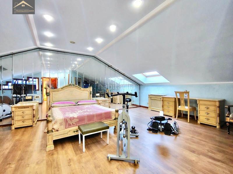 Foto f4d1e5fe-8f76-42b7-9499-75ffd7688905. Casa bifamiliare con riscaldamento parcheggio piscina in Santa Cruz de Bezana