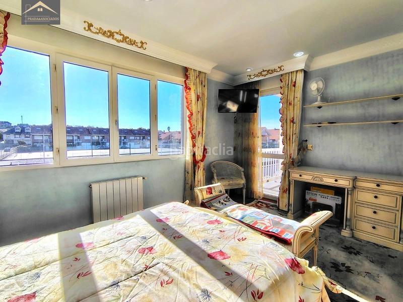 Foto f87417d9-4bb0-40b6-b234-b05f5f393a4e. Casa bifamiliare con riscaldamento parcheggio piscina in Santa Cruz de Bezana