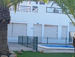 Local commercial à Cala Vedella-Cala Tarida. Vendemos local comercial a escasos metros de la playa