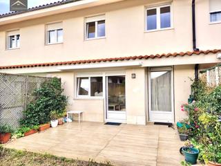 Casa a schiera in Santiurde de Toranzo. Chaleta adosado con piscina comunitaria.