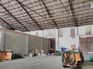 Capannone industriale in Pego. Amplia nave industrial en ubicación estratégica