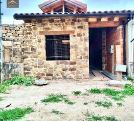 Casa adossada a Corrales de Buelna (Los). Casa de piedra en coo de buelna