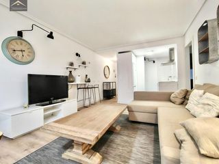 Appartement à Numancia - San Fernando. Piso reformado en numancia.