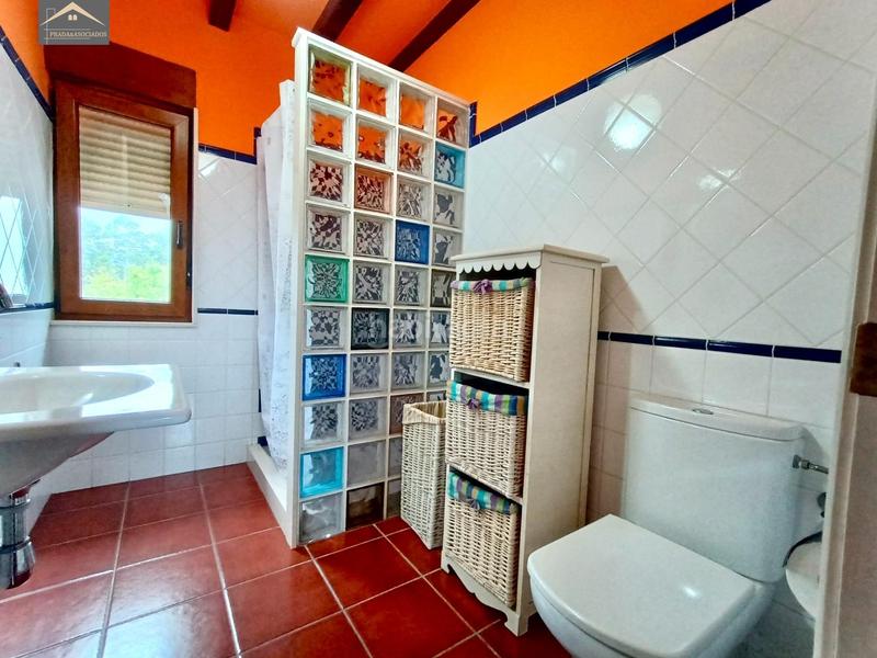 Foto 3c7281f3-8c78-48e3-b7a1-524c16dd72f0. Casa aparellada amb calefacció aparcament a Cuchía Miengo