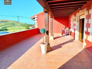 Casa pareada en Cucha. Chalet reformado en cuchia.
