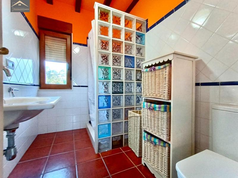 Foto b0040d04-1229-4193-b768-510d8e55ca59. Casa aparellada amb calefacció aparcament a Cuchía Miengo