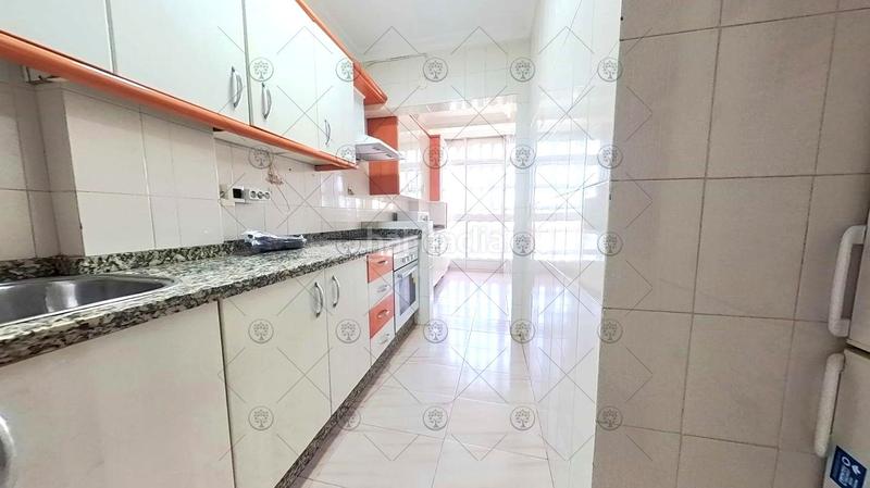 Foto 4c8015fa-8006-4fa9-ada9-588a35ef018a. Flat with parking in Isla Chica Huelva