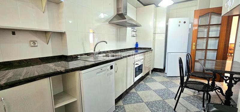 Foto f2af332b-a87f-4d4c-93a8-3cb50b4e30d2. Location appartement avec chauffage parking piscine dans Tomares