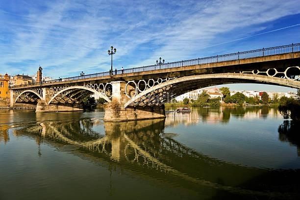 Foto e76ee752-8ba9-4530-bd32-50c2e9cf8d7d. Casa adossada a Triana Casco Antiguo Sevilla