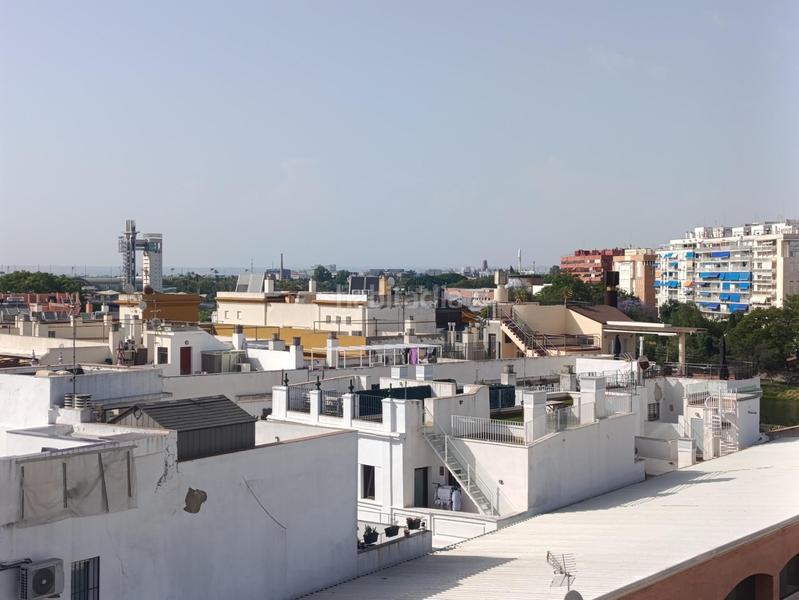 Foto f34bdbd9-3e38-4e0a-8fe1-d27112d1aa4d. Casa adosada edificio en venta en triana, altozano en Sevilla