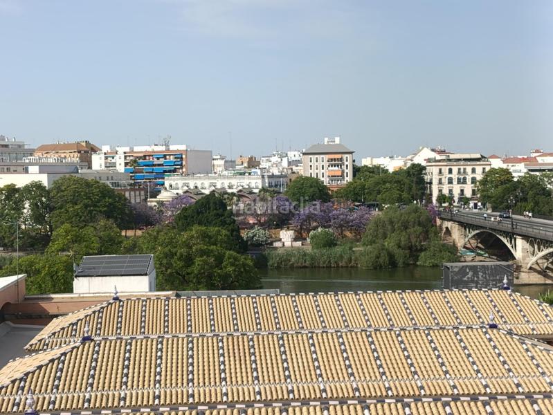 Foto f62f40e8-7c5d-4670-8c69-bfe317a2b4a9. Casa adosada edificio en venta en triana, altozano en Sevilla