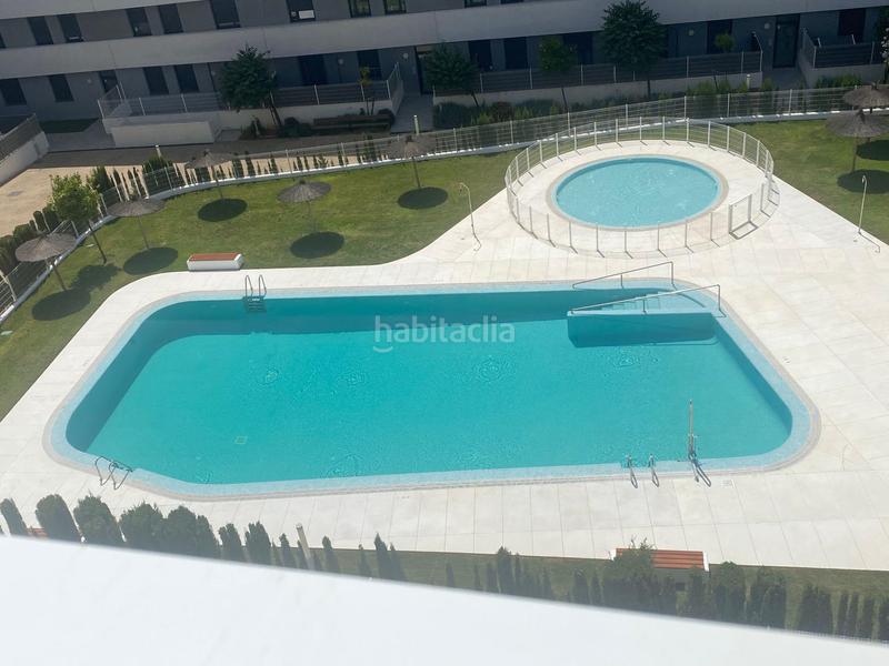 Foto 611500a4-82d4-4fe2-92c0-2b61617d2e25. Pis amb calefacció aparcament piscina a Nuevo Bulevar Mairena del Aljarafe