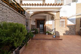 Semi detached house  Calle calle de la madre teresa 3. Adosado tríplex de 4 dormitorios, 3 baños de 260 m2!!!