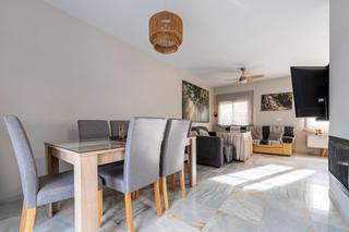 Casa adossada  Calle calle de la madre teresa 3. Adosado tríplex de 4 dormitorios, 3 baños de 260 m2!!!