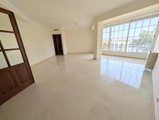 Lloguer Pis  Avenida manuel siurot. Magnífico piso de alquiler en urbanización exclusiva, la estrell