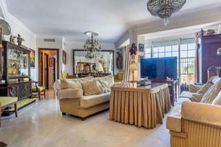 Rent Flat  Avenida manuel siurot. Magnífico piso de alquiler en urbanización exclusiva, la estrell