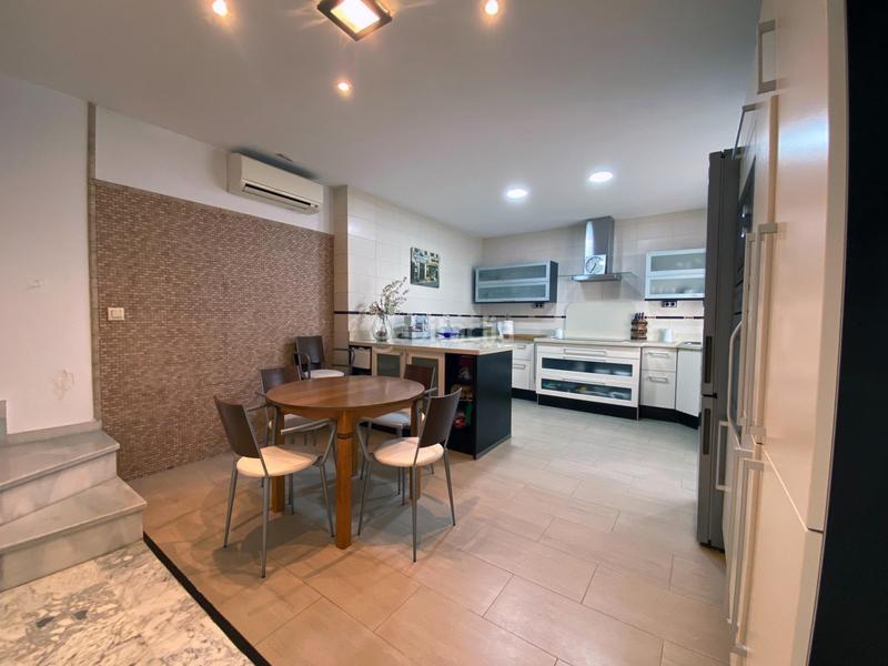 Foto f936fd5a-7351-4d1d-ab49-0842401c3cda. Casa a Camas