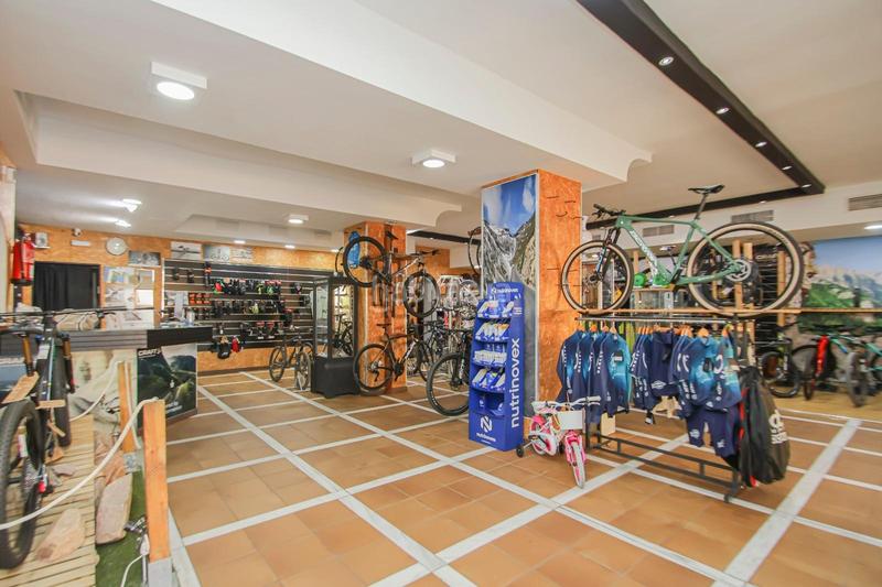 Foto 1d8cd20a-9790-4ceb-b6fb-4822a57b4417. Business premise in Avenida Juan Diego Bormujos