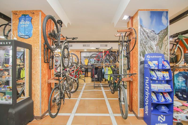 Foto b719bb73-f02a-47ed-aaaf-624389d603b3. Business premise in Avenida Juan Diego Bormujos