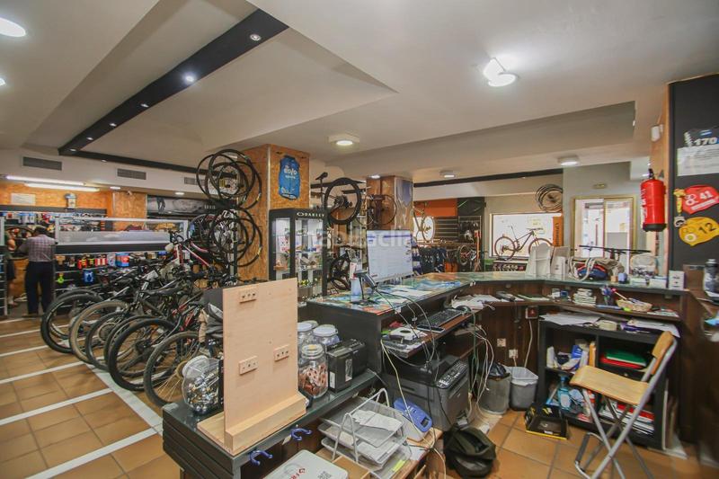 Foto e8254a14-ee6c-4cb9-9a32-a91a6dcdbe58. Business premise in Avenida Juan Diego Bormujos