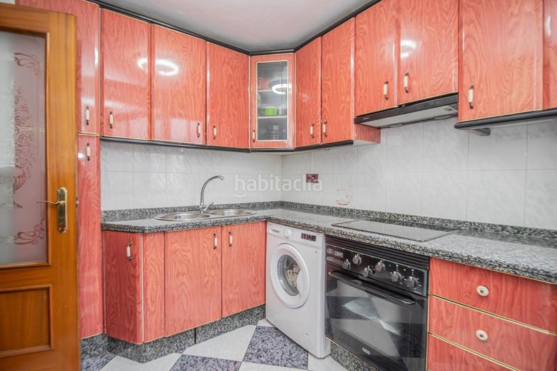 Foto 9d0883c1-7dfa-4273-b0d5-5294d27c7ad6. Piso  en cisneo alto en Cruz Roja Sevilla