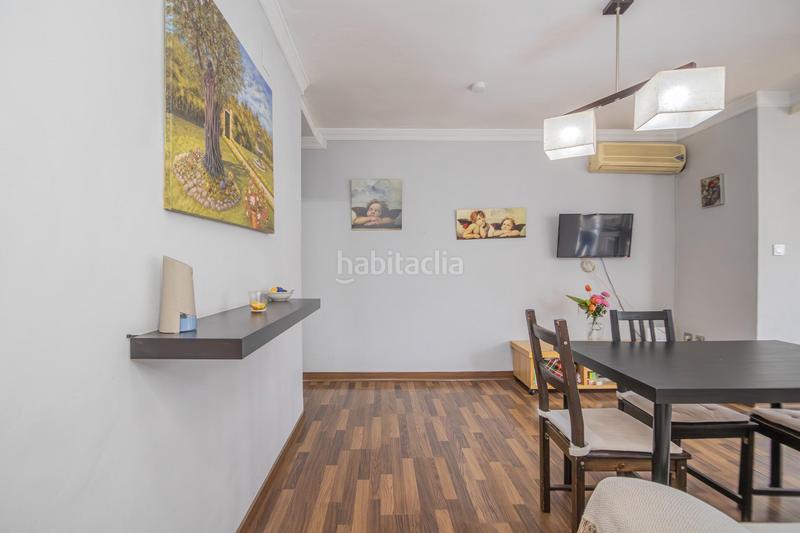 Foto c57c26d9-0cc2-4005-9ad4-f6b2408ac1bc. Piso  en cisneo alto en Cruz Roja Sevilla