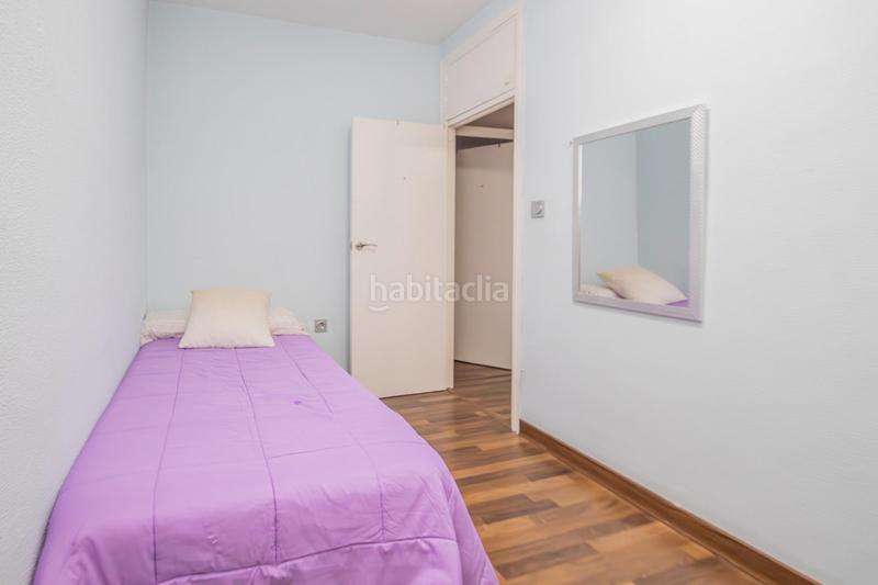 Foto f00f53c8-74ed-4dca-abbf-64a5e56af430. Piso  en cisneo alto en Cruz Roja Sevilla