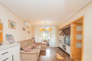 Appartement  Calle de cantalobos. Piso en barriada los principes