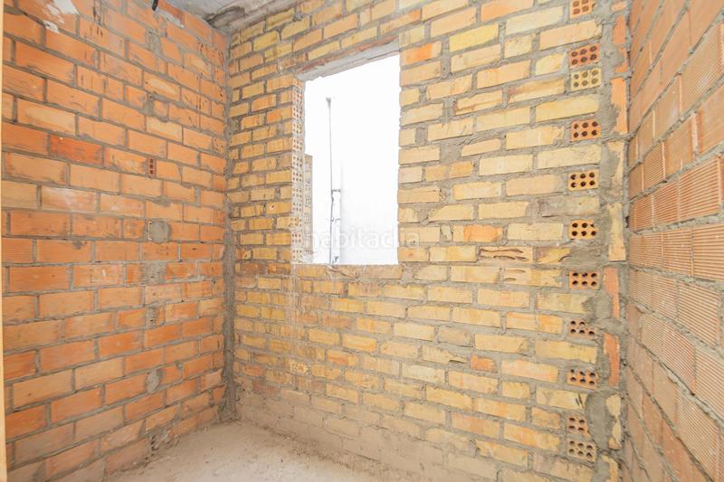 Foto f9aa934e-30a1-446e-974f-e07129883995. Maison jumelée avec parking dans Palmete Sevilla