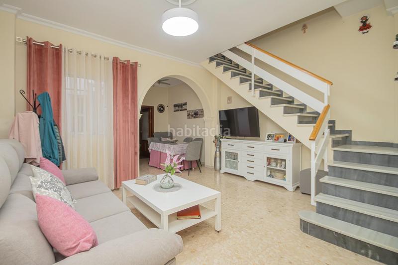 Foto fcedf6d3-81af-47e7-8006-2b047d1724b0. Maison jumelée avec parking dans Palmete Sevilla