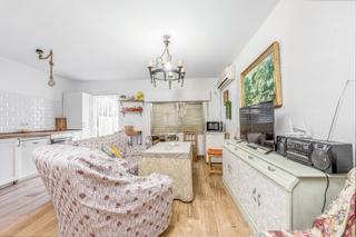 Casa adossada  Celeste. Propiedad en el ronquillo oportunidad nica con potencial de exp